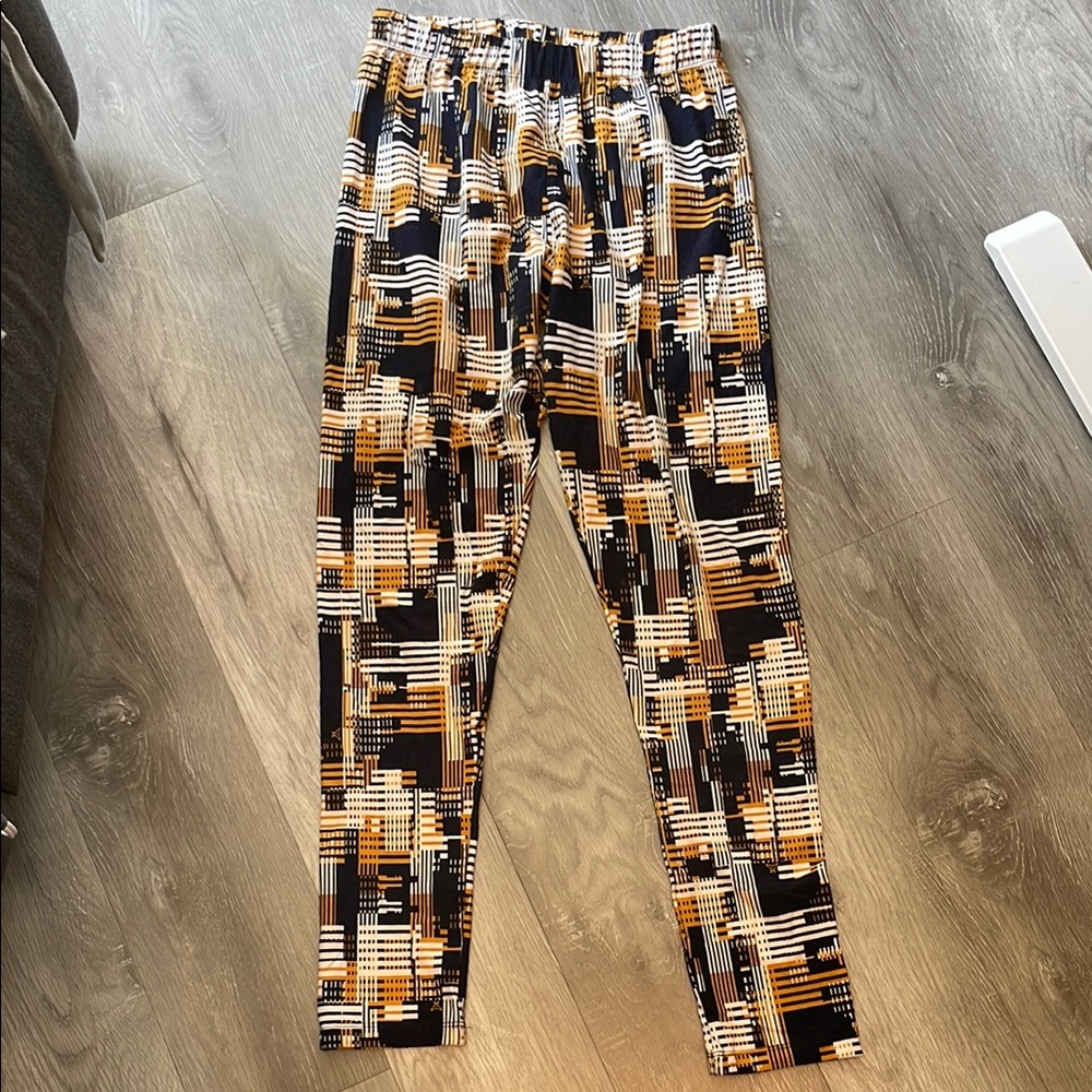 EXTRA SOFT Stylish Geometric Print Leggings